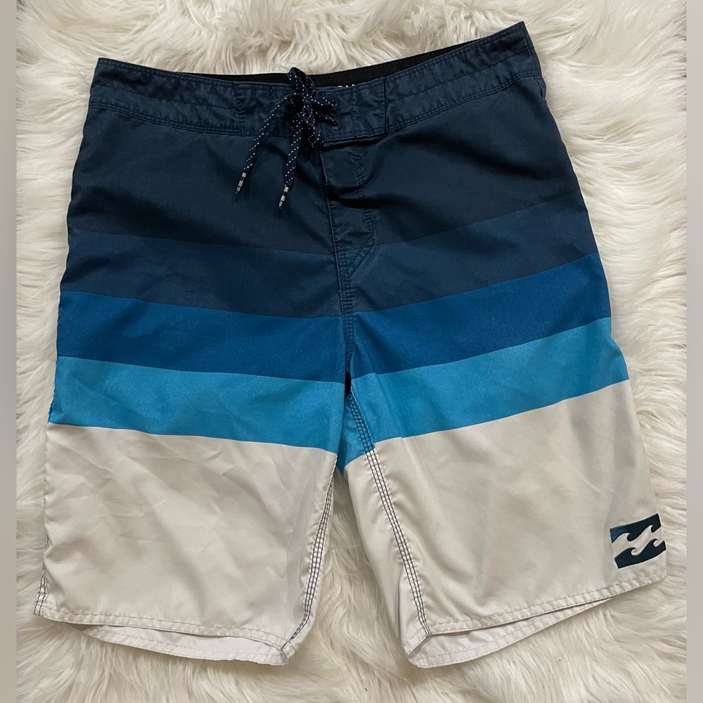 Billabong Men’s Board Shirts/Trunks. Size 31. Blue and White.